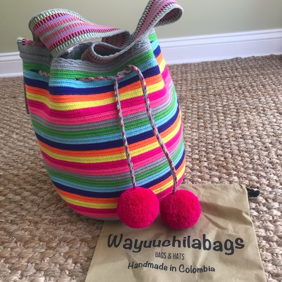New: Wayuuchilabag Oversized Crossbody Bucket Bag with Pom Poms - Picture 9 of 16